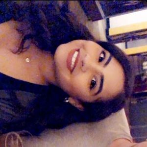 Meet your Posher, Yajaira